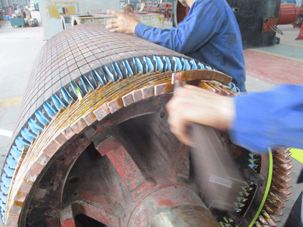 西安西瑪高壓電機(jī)轉(zhuǎn)子銅條繞組嵌線方法。