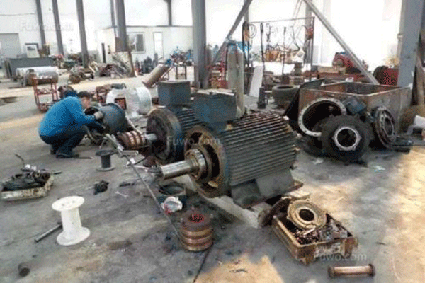 西安西瑪電機(jī)驅(qū)動(dòng)軸修理中軸向間隙的測(cè)量。