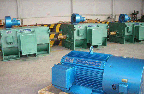 三相異步電動機直接起動的危險。